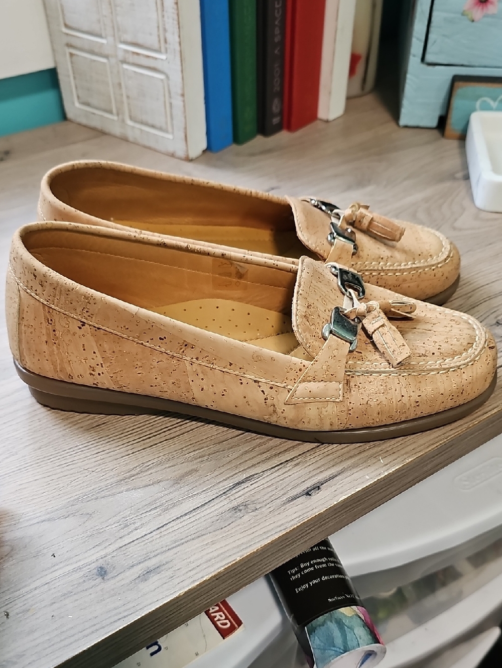 JA Natural Cork Tassel Loafers in Natural Tan Comfortable Padded Foot Bed. W-9
